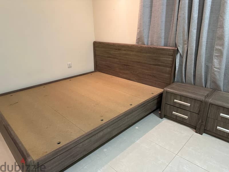 luxury mint condition bed and side table for sale 4