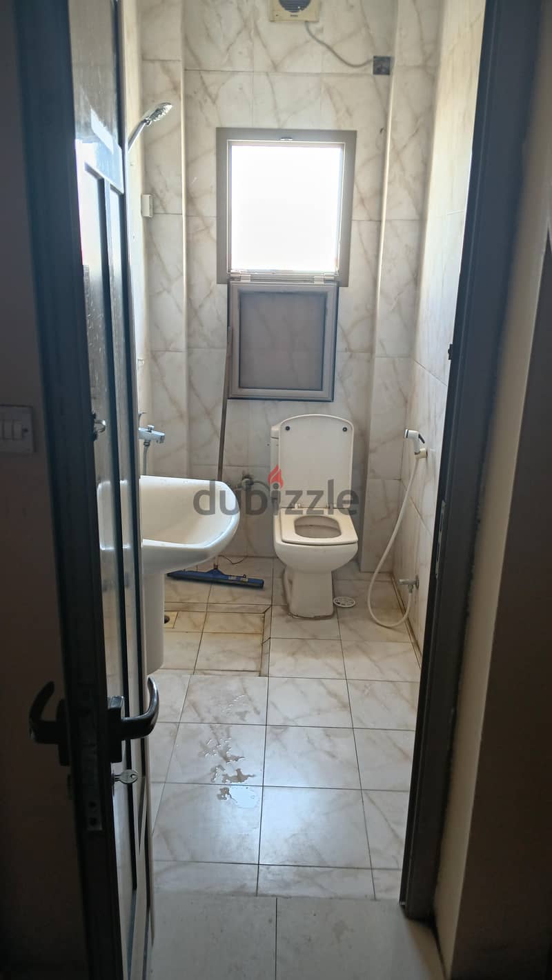 Partition for rent in Riffa bukwara Riffa. . . . 11