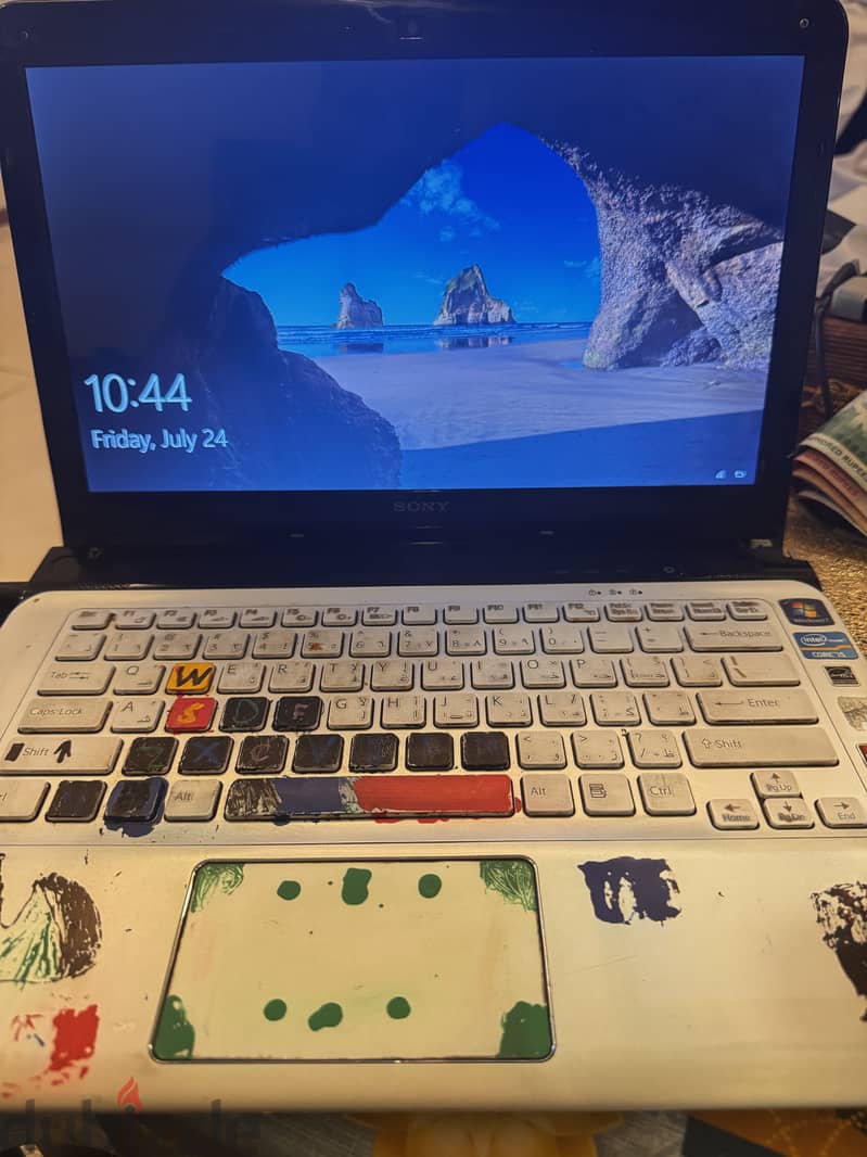 Sony Vaio Laptop White SVE141A with Original charger 5