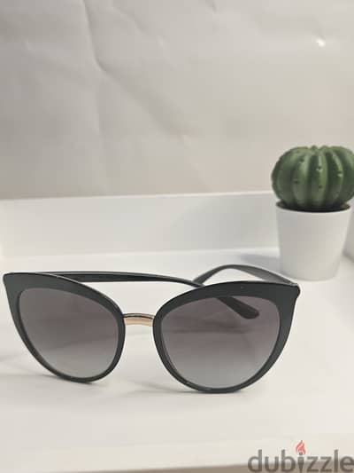 DOLICE AND GABBANA clean used 20BD