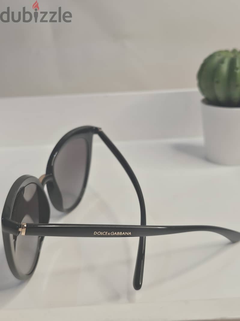 DOLICE AND GABBANA clean used 20BD 2