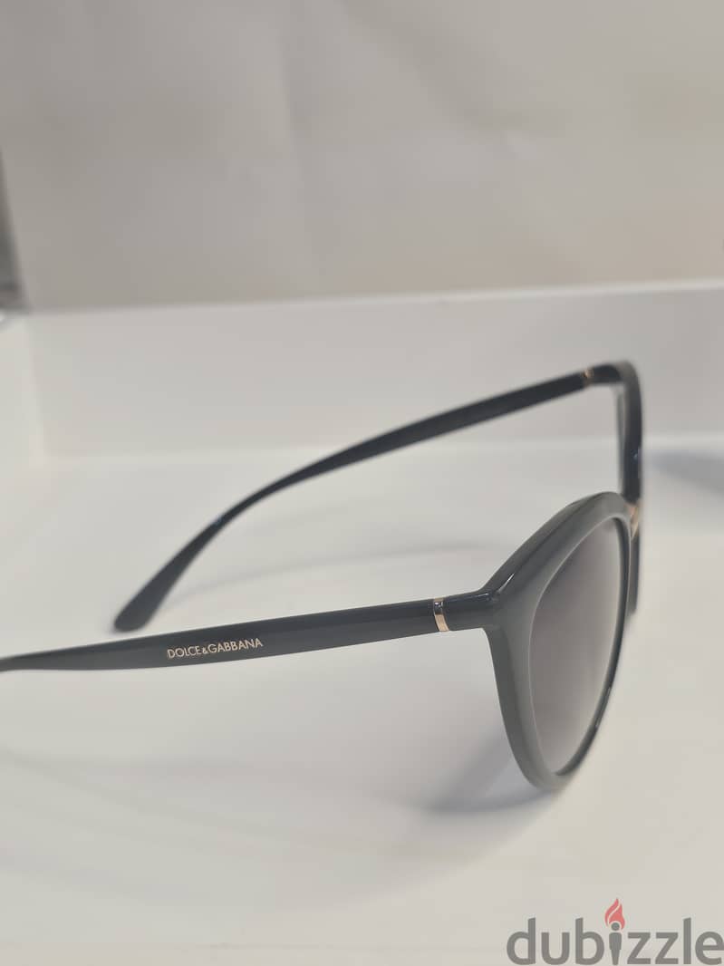 DOLICE AND GABBANA clean used 20BD 3