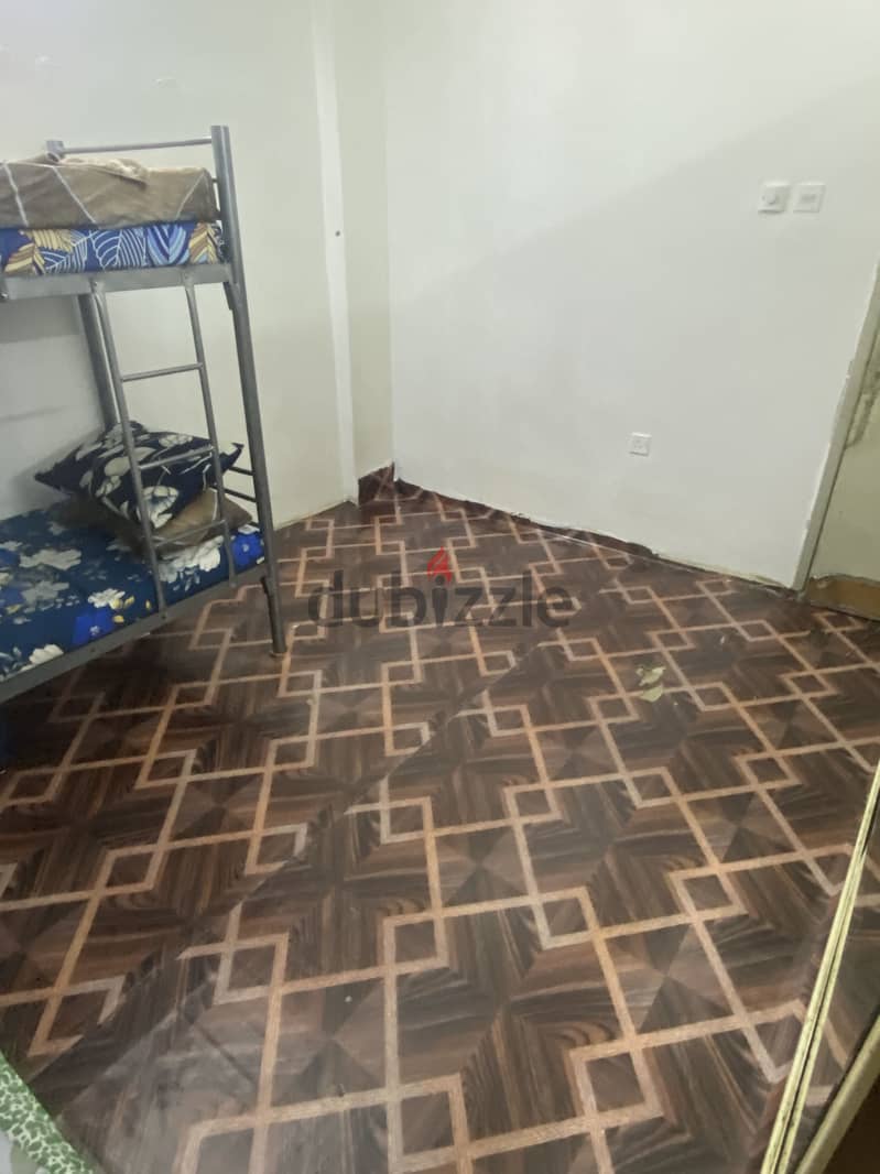 4 BED SPACE AVAILABLE NOW. From today 1
