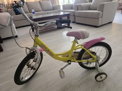 Kids bicycle for sale age between 3 to 7 years