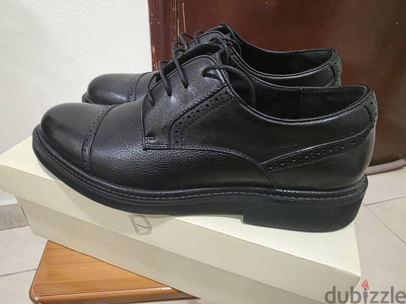 Black leather shoes 3