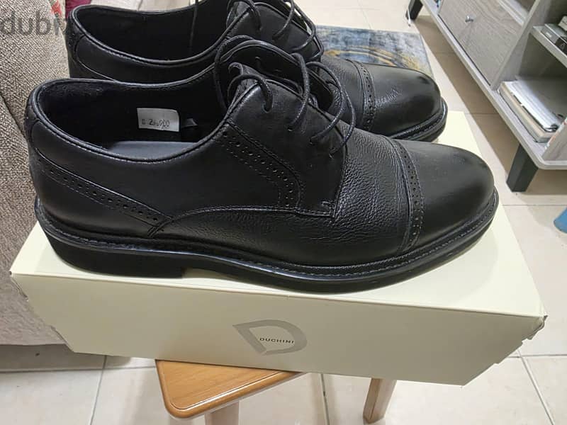 Black leather shoes 6