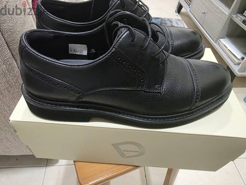 Black leather shoes 7