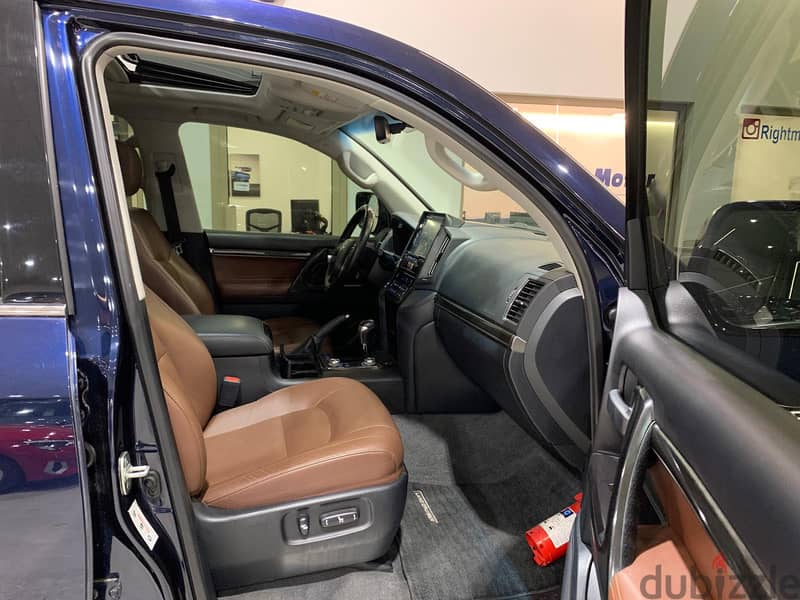 Toyota Land Cruiser 2020 GXR V8 11
