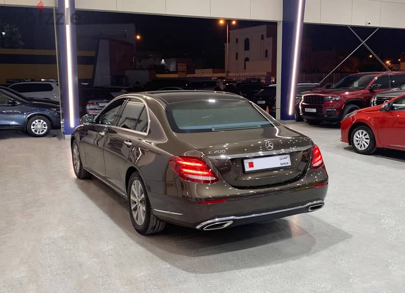 Mercedes-Benz E200 2