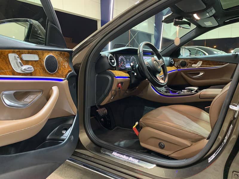 Mercedes-Benz E200 10
