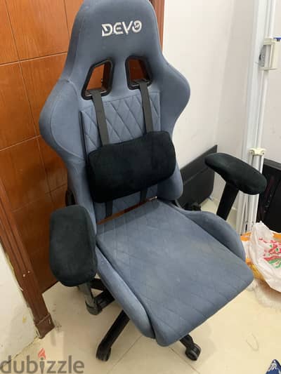 Devo gaming chair