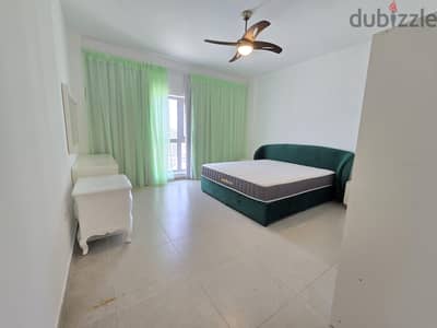 Excellent sea view and specious room in Luxury building