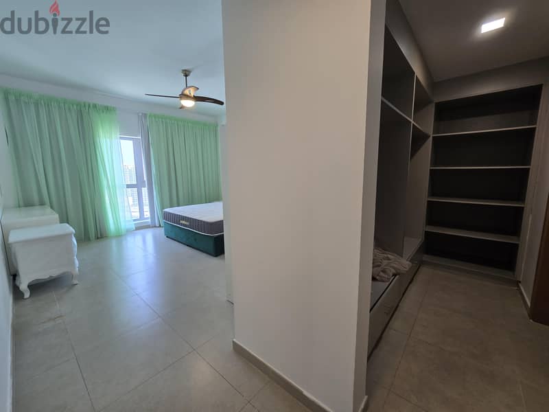 Excellent sea view and specious room in Luxury building 2