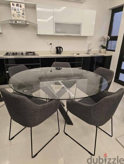 Modern Glass Dining table - Round 5 seater