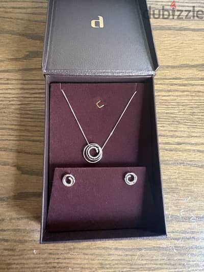 Damas Hayat 18K Diamond Pendant and Earrings