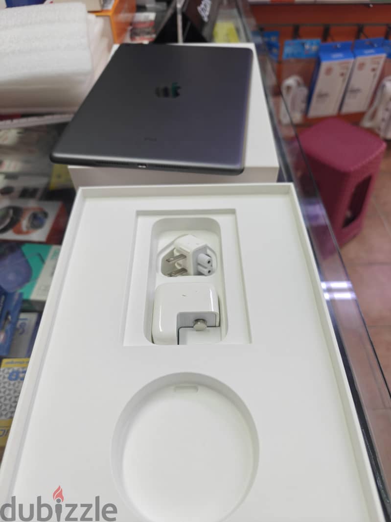 Ipad 10.2"(7th gn). 32GB Storage. Box & original adapter available. 1
