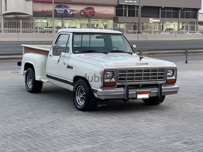 Dodge Ram 1985 White