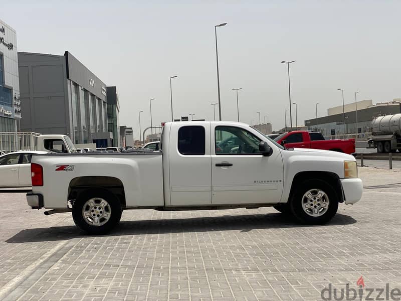 Chevrolet Silverado 2009 White 3
