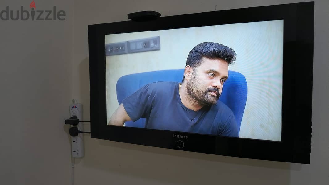 SAMSUNG 32 INCH TV 3
