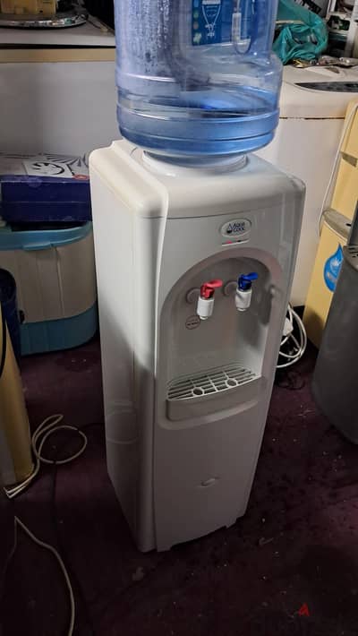 Aqua cool water dispenser
