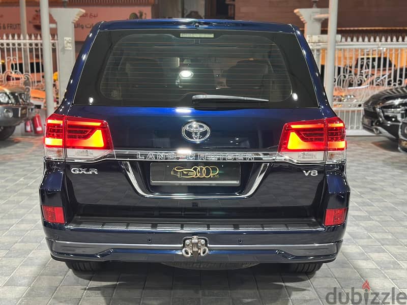 Land Cruiser  GXR V8 3
