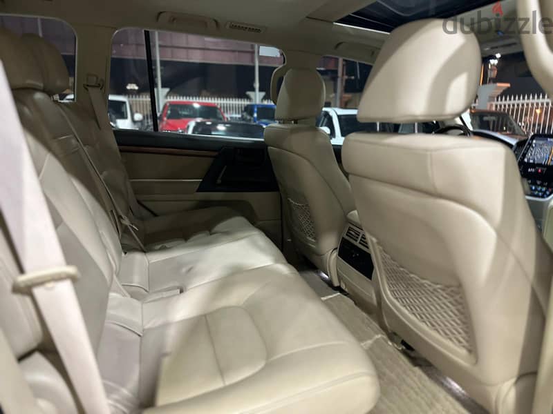 Land Cruiser  GXR V8 4