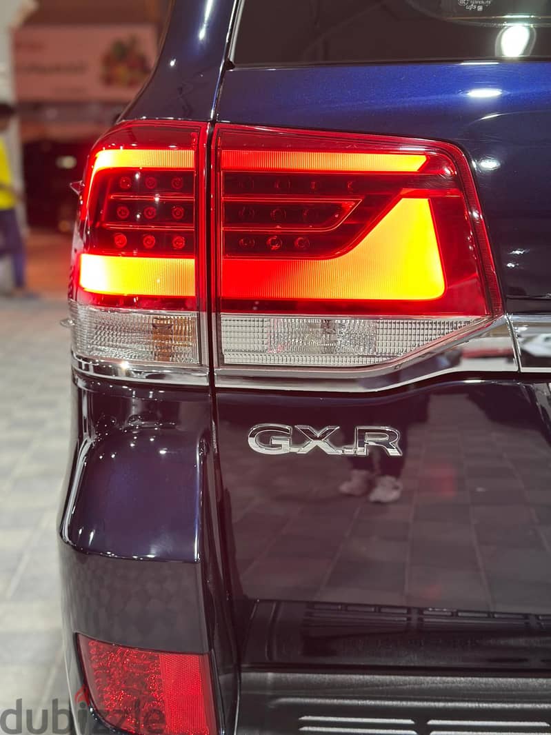 Land Cruiser  GXR V8 8