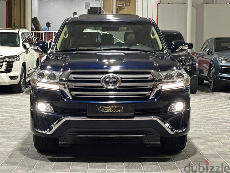 Land Cruiser  GXR V8 10