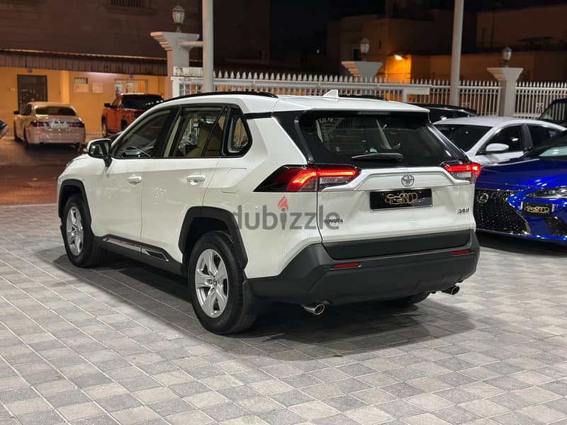 Toyota Rav4 6