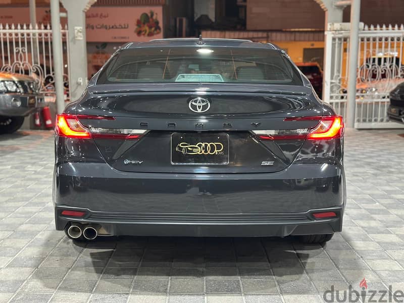 Toyota Camry SE H 2