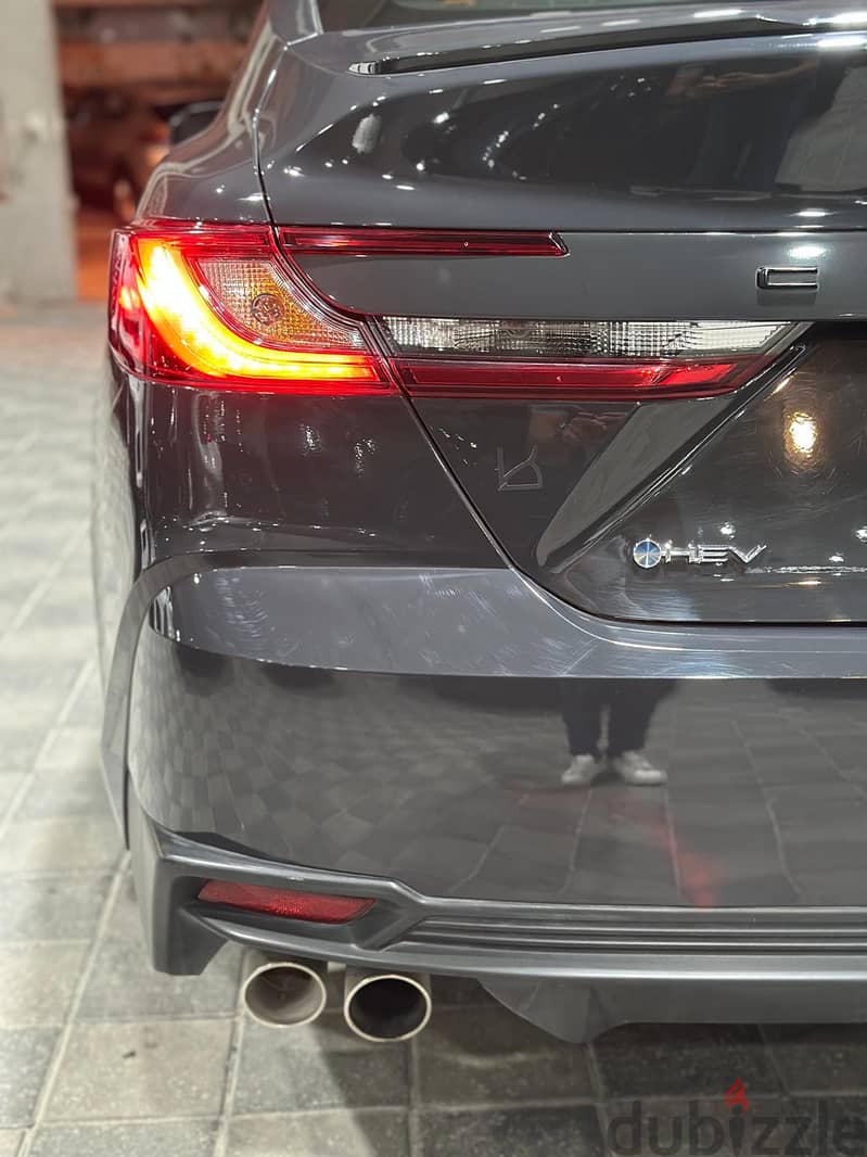 Toyota Camry SE H 3
