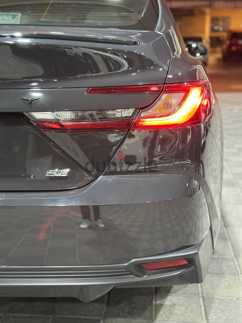 Toyota Camry SE H 4