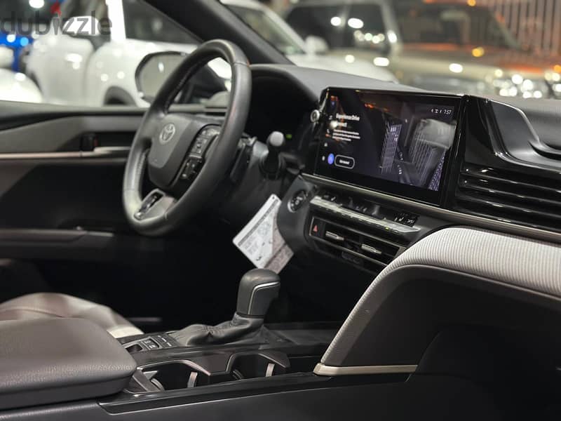 Toyota Camry SE H 10