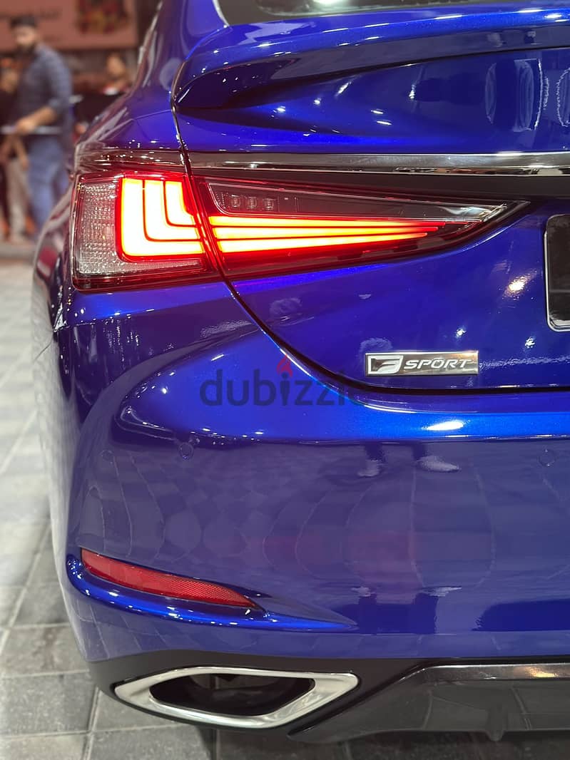 Lexus ES 350 F-Sport 11