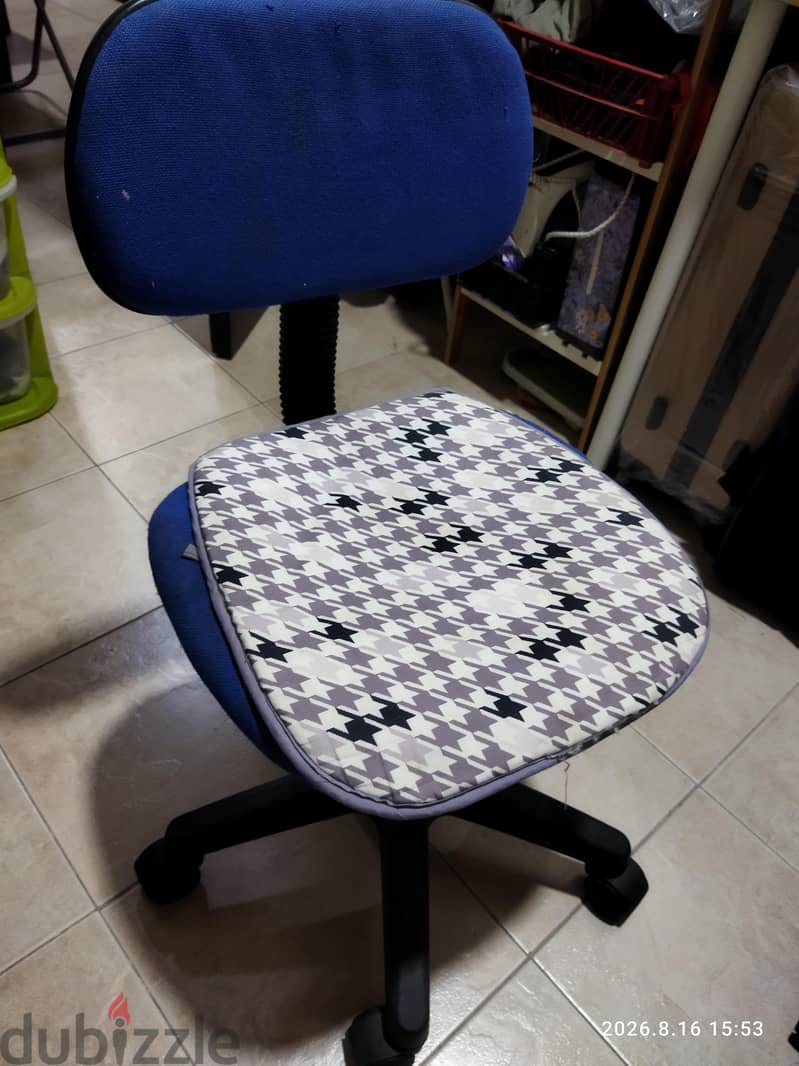Gas lift Chair 1