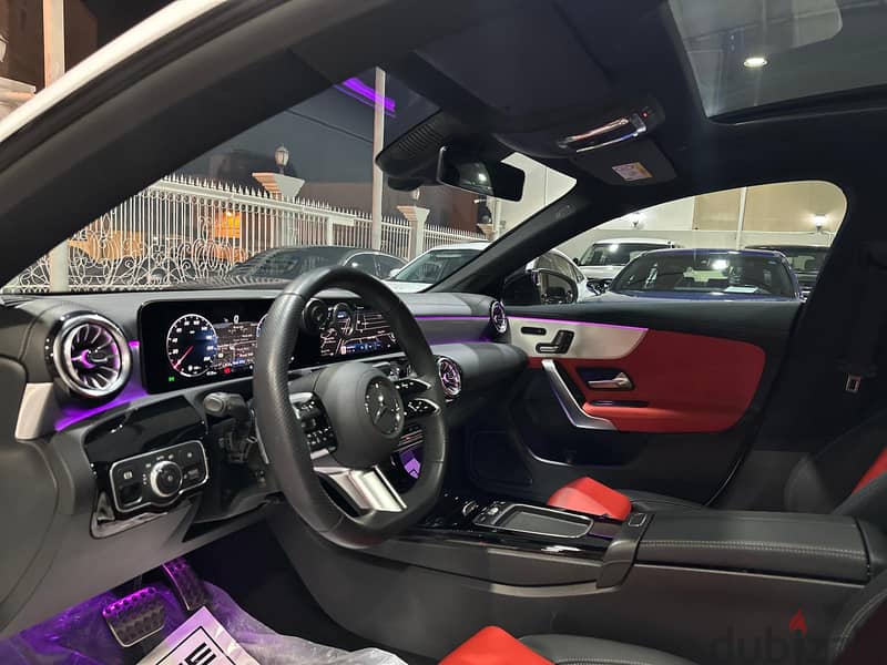 * Mercedes Benz CLA 200 3