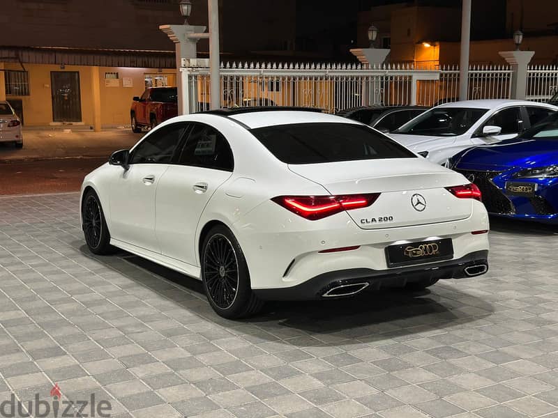 * Mercedes Benz CLA 200 4