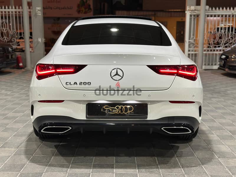 * Mercedes Benz CLA 200 5