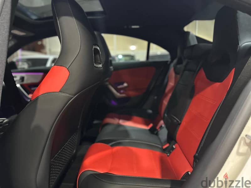* Mercedes Benz CLA 200 6