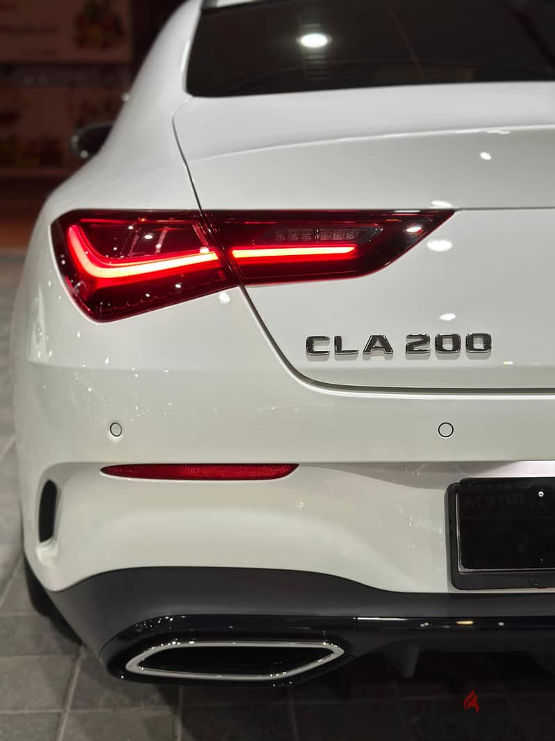 * Mercedes Benz CLA 200 7