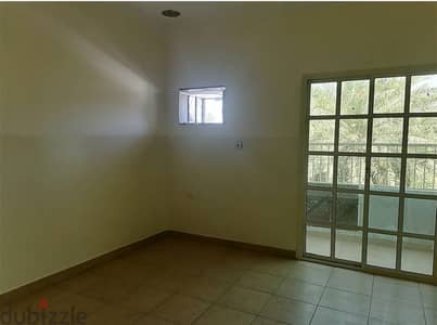 4 bedroom 1 hall 4 bathroom parking