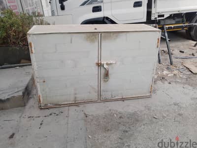 Clynder box Available for sale