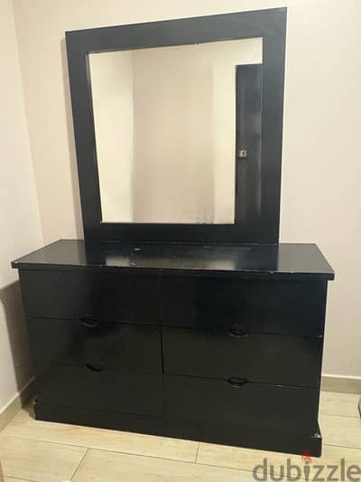 Wooden dressing table with mirror