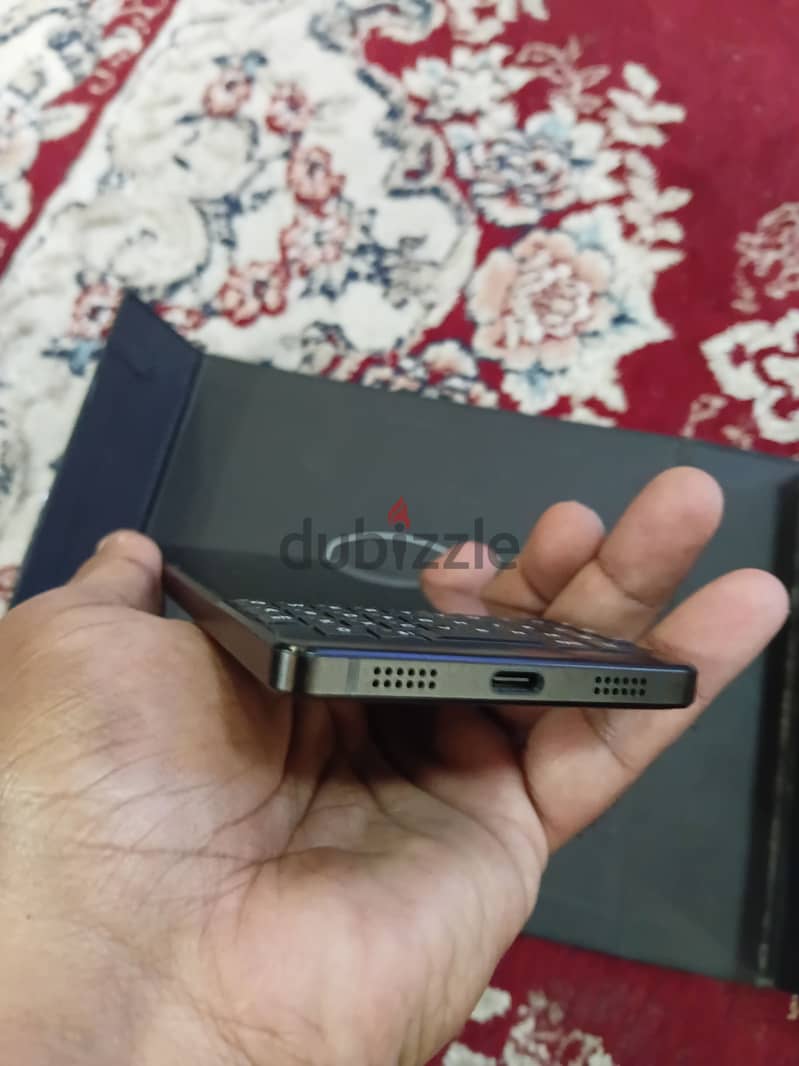 BlackBerry KEY2 7