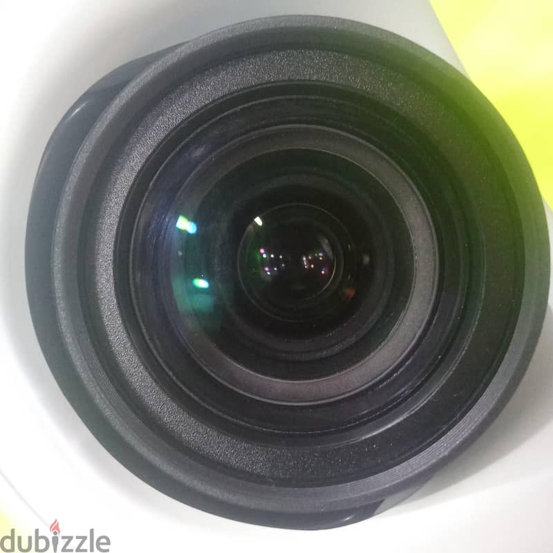 UNi Hub Pro 8 in 1 & 3M X75 LCD Projector 16