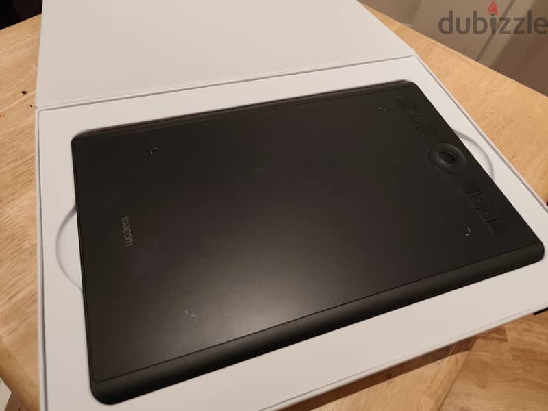 Wacom Intuos Pro – Medium Graphic Tablet Black 10.5inch PTH660-N 1