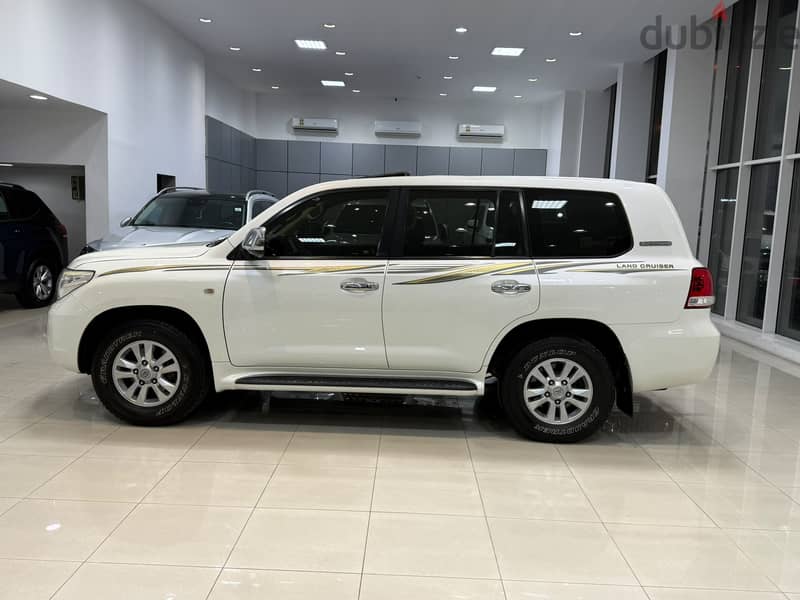 Toyota Land Cruiser GX-R 2010 (White) 2