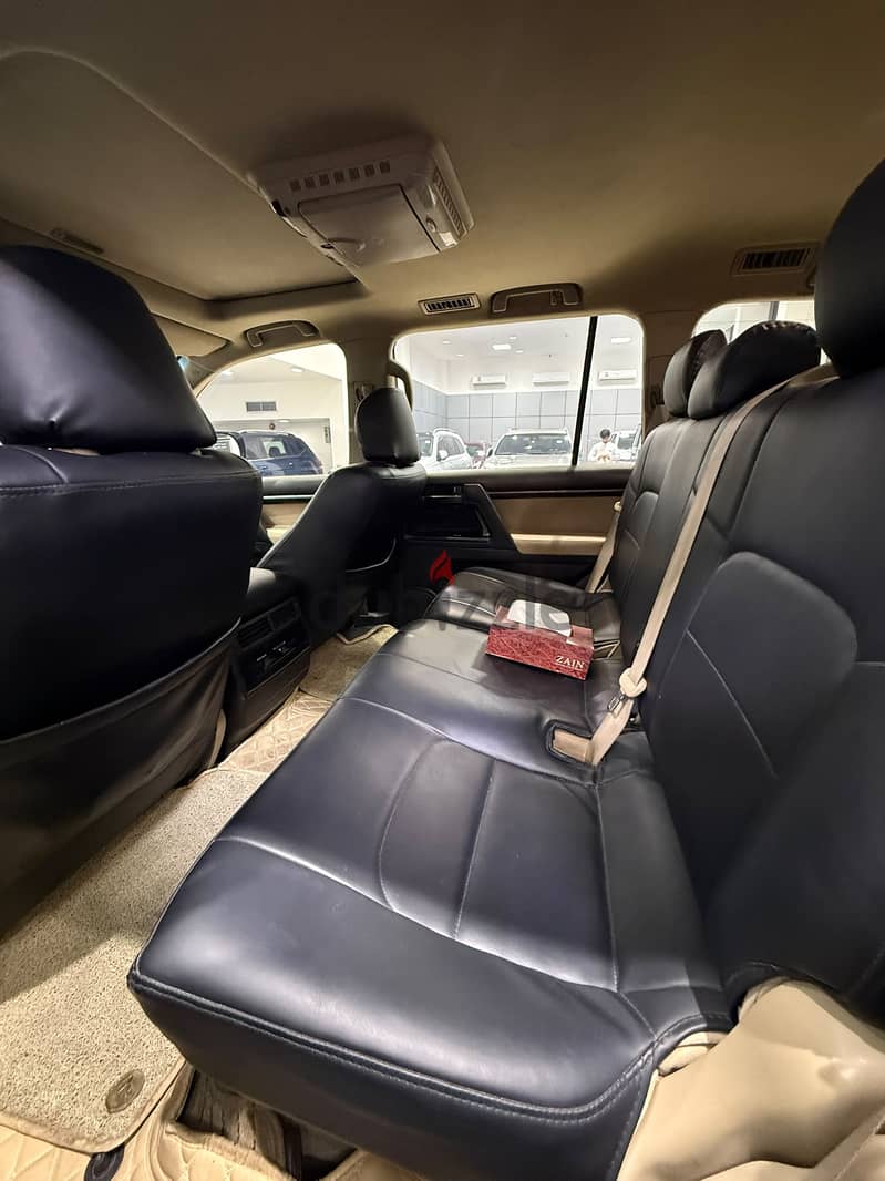 Toyota Land Cruiser GX-R 2010 (White) 5