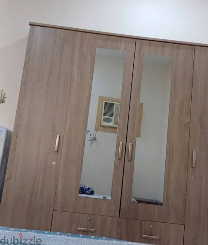 4 door cupboard 1