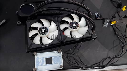 Corsair H100i ELITE LCD 240mm AIO + 8x RGB Fans (6 Case +2 aio) + hubs